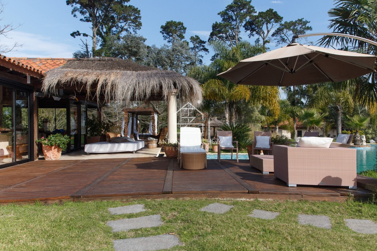 Casa ID.814 - Venta Casa 6 Domitorios Punta del Este Beverly Hills