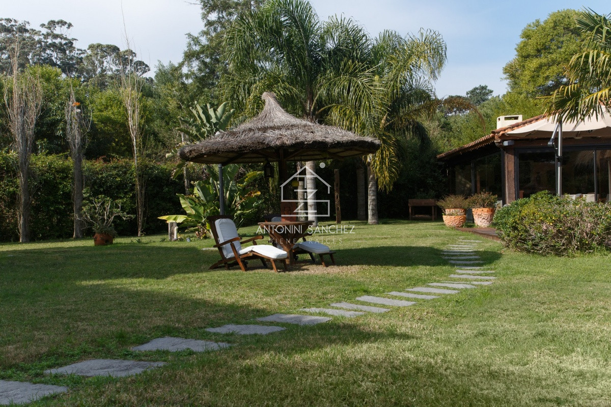 Casa ID.814 - Venta Casa 6 Domitorios Punta del Este Beverly Hills