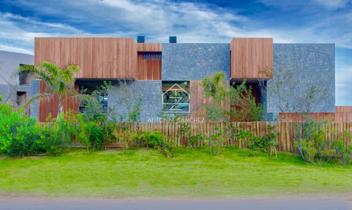 Casa ID.815 - Venta casa 5 Suites Punta del Este Manantiales