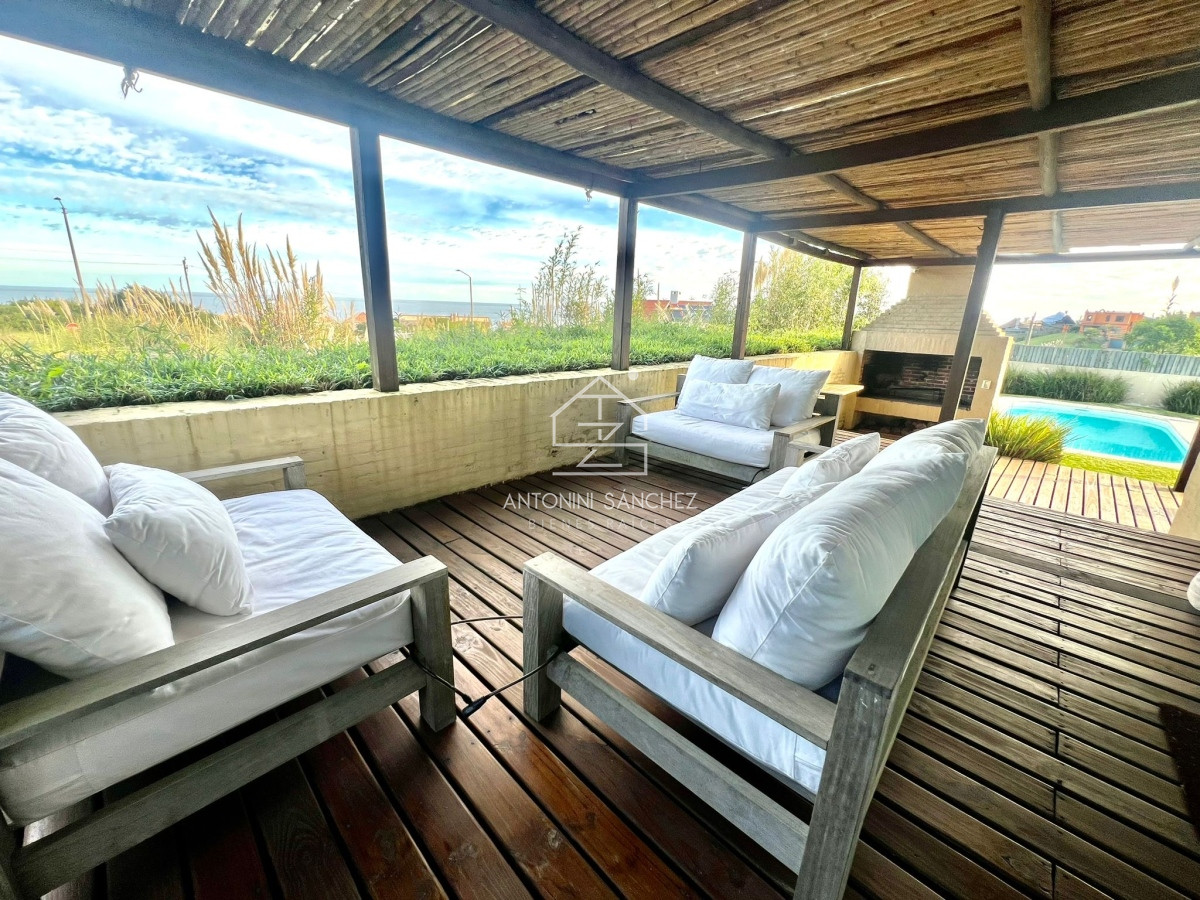 Casa ID.1077 - HERMOSA CASA 3 DORMITORIOS + SERVICIO  A METROS DE LA PLAYA CON VISTA AL MAR