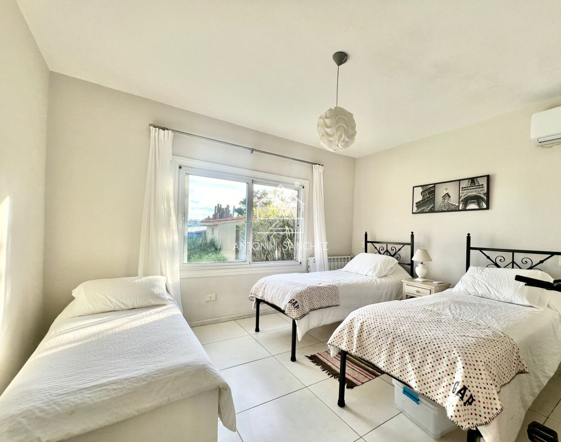 Casa ID.1077 - HERMOSA CASA 3 DORMITORIOS + SERVICIO  A METROS DE LA PLAYA CON VISTA AL MAR