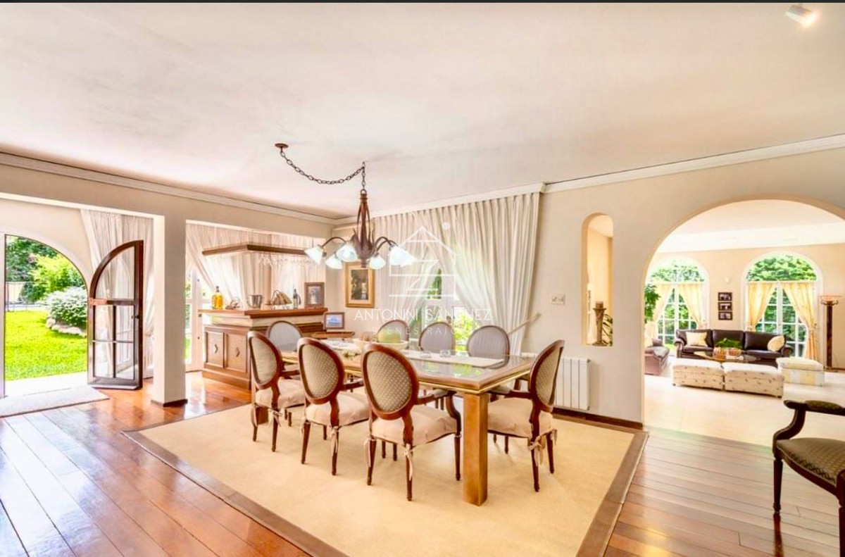 Casa ID.810 - Gran casa en Lugano, 4 Suites+ dep, amplio terreno, piscina climatizada, casas de caseros