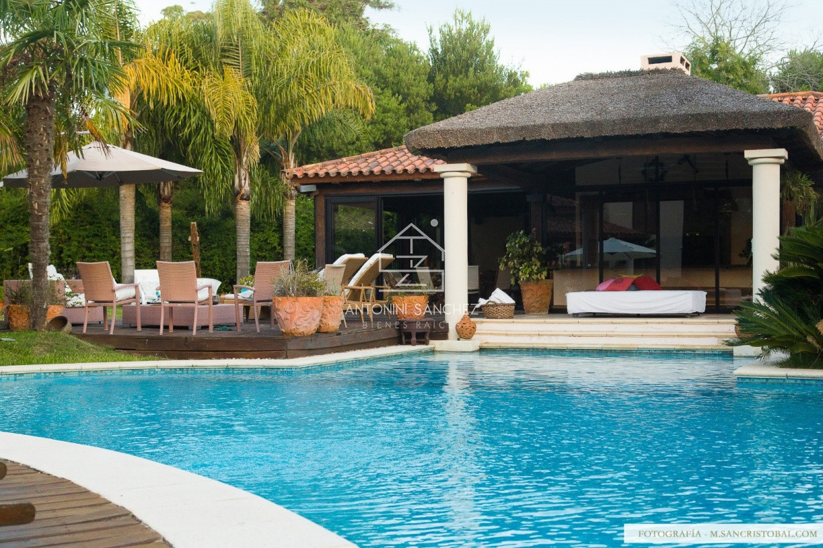 Casa ID.814 - Venta Casa 6 Domitorios Punta del Este Beverly Hills