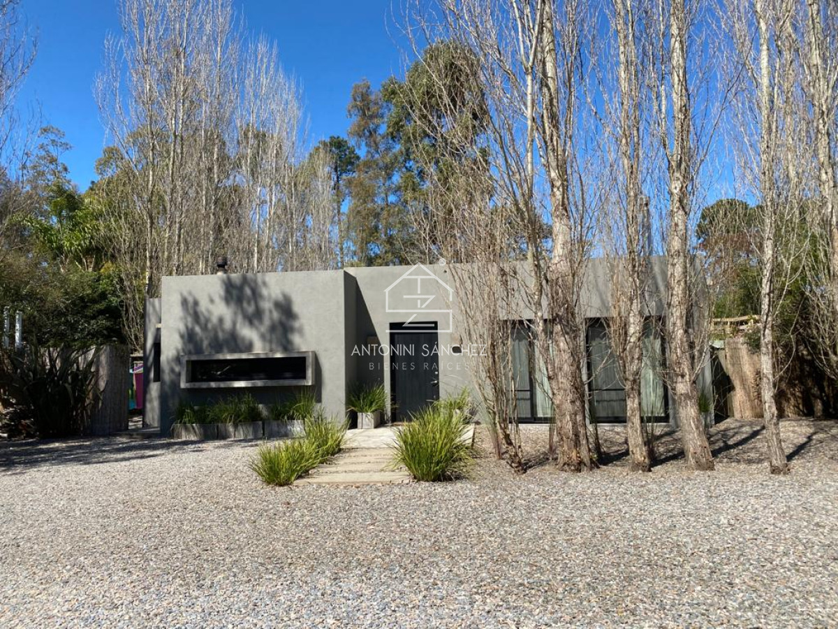 Casa ID.1461 - Casa estilo Moderno en Barrio Privado La Arbolada