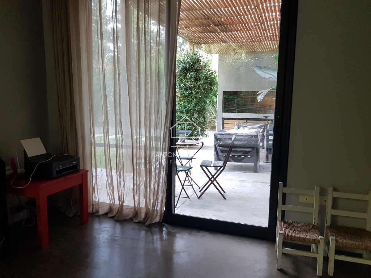 Casa ID.1461 - Casa estilo Moderno en Barrio Privado La Arbolada
