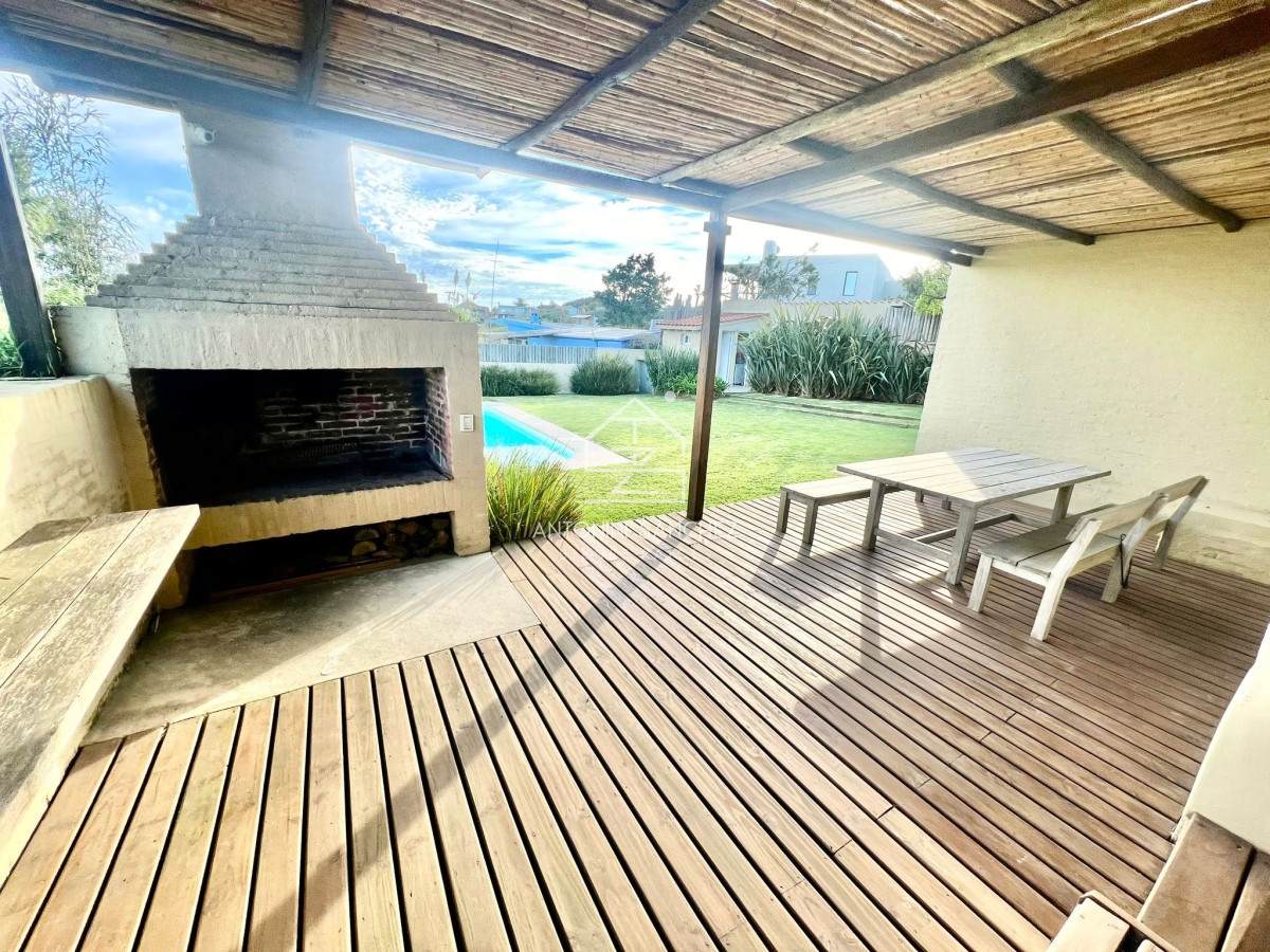Casa ID.1077 - HERMOSA CASA 3 DORMITORIOS + SERVICIO  A METROS DE LA PLAYA CON VISTA AL MAR