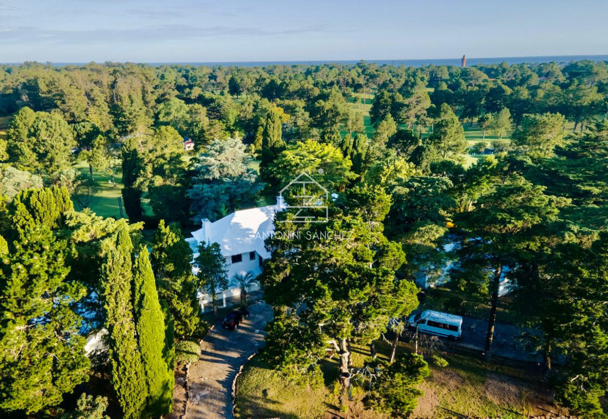 Casa ID.820 - Venta Casa 10 Dormitorios Zona Golf