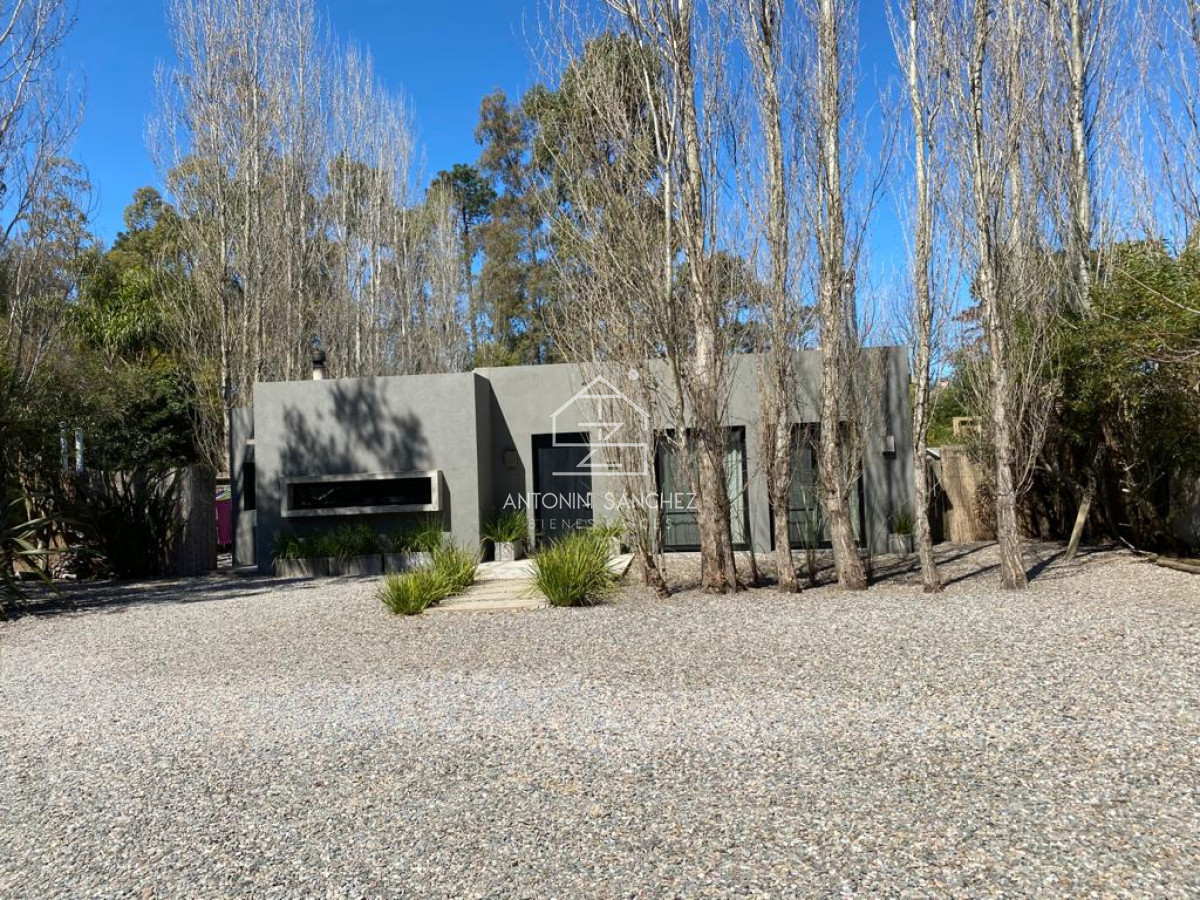 Casa ID.1461 - Casa estilo Moderno en Barrio Privado La Arbolada