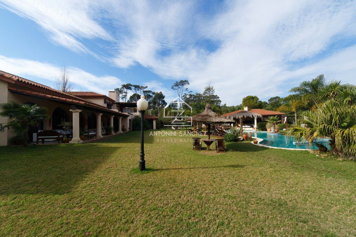 Casa ID.814 - Venta Casa 6 Domitorios Punta del Este Beverly Hills
