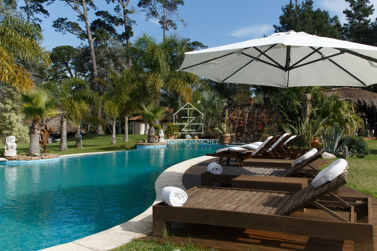 Casa ID.814 - Venta Casa 6 Domitorios Punta del Este Beverly Hills