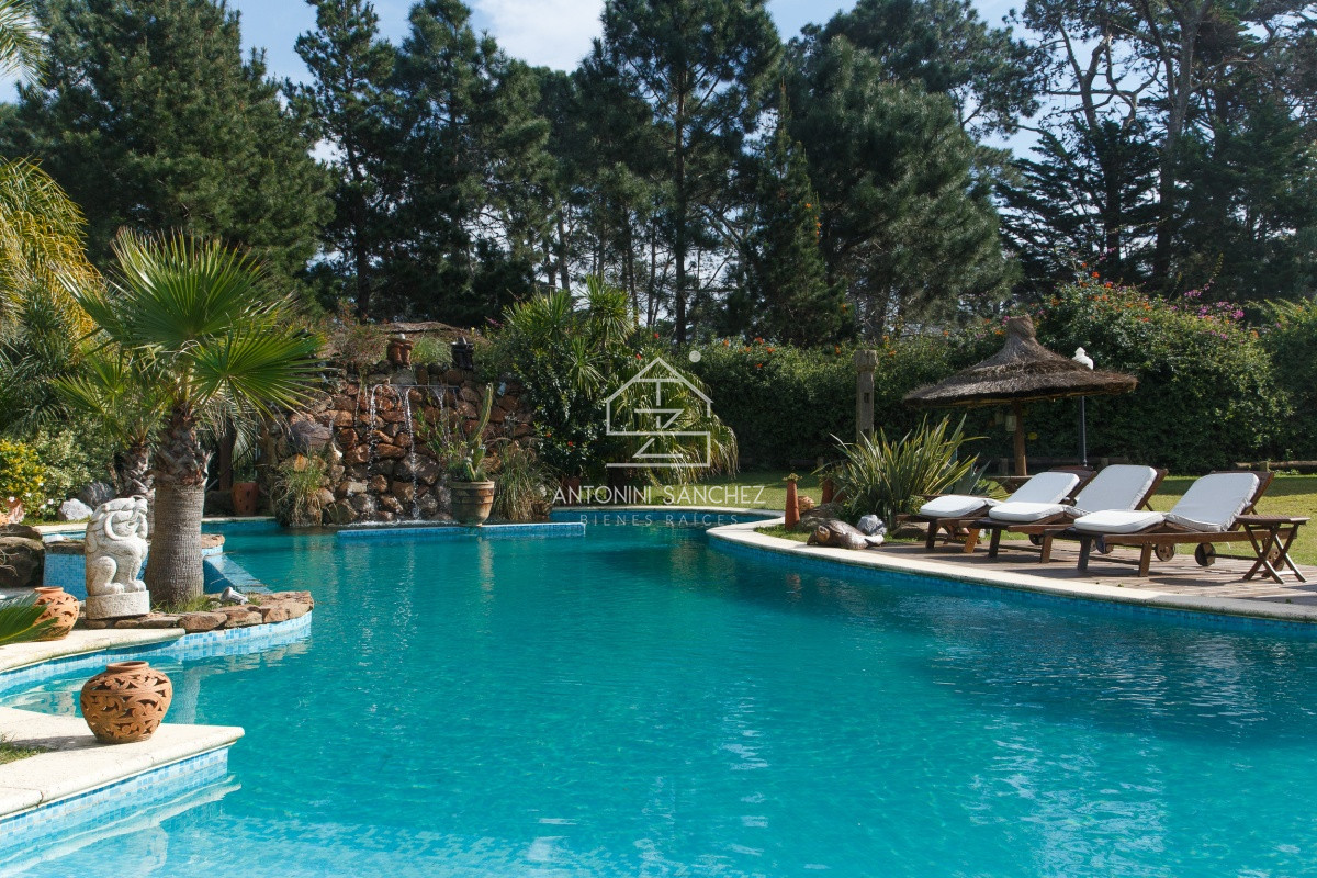 Casa ID.814 - Venta Casa 6 Domitorios Punta del Este Beverly Hills