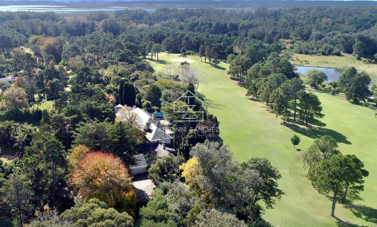 Casa ID.820 - Venta Casa 10 Dormitorios Zona Golf