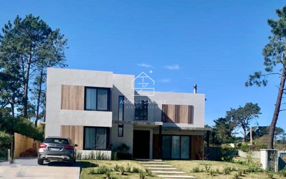 Casa ID.812 - Moderna casa en barrio privado La Arbolada, 5 dormitorios, piscina climatizada, barbacoa independiente