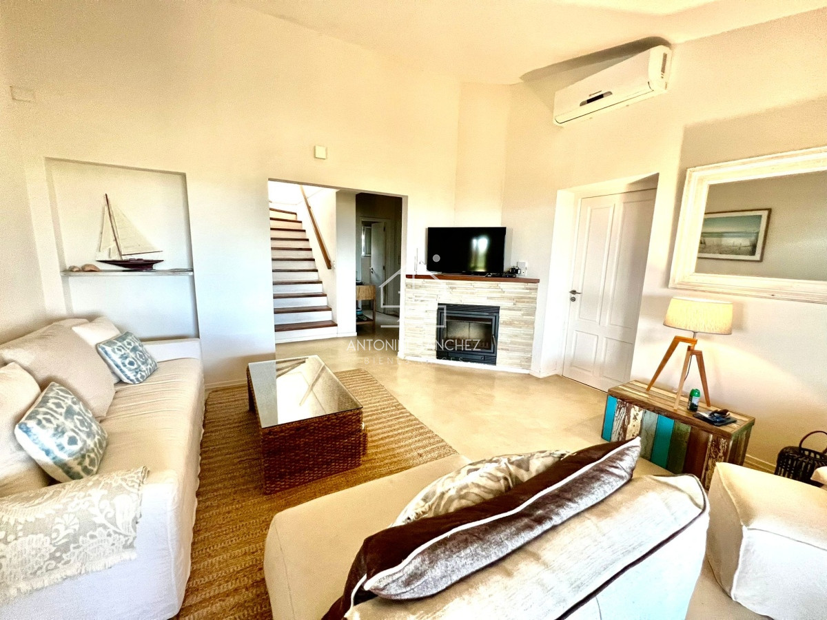 Casa ID.1077 - HERMOSA CASA 3 DORMITORIOS + SERVICIO  A METROS DE LA PLAYA CON VISTA AL MAR