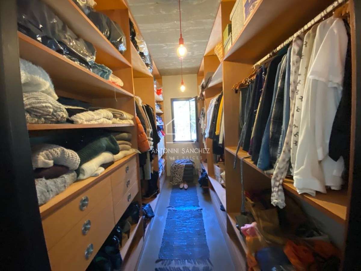 Casa ID.1461 - Casa estilo Moderno en Barrio Privado La Arbolada