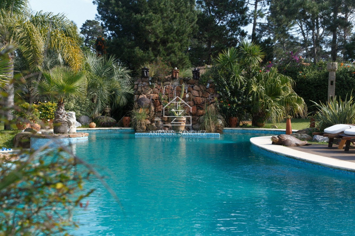 Casa ID.814 - Venta Casa 6 Domitorios Punta del Este Beverly Hills