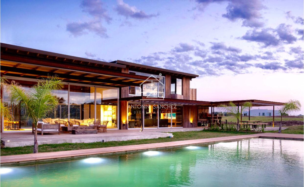 Casa ID.819 - Venta Casa 6 Dormitorios Pueblo Mio