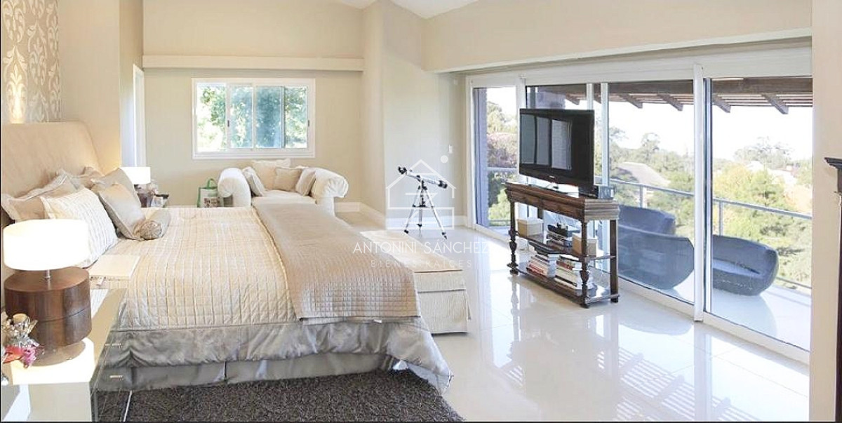 Casa ID.811 - Venta CASA 7 Suites Punta Del Este zona GOLF