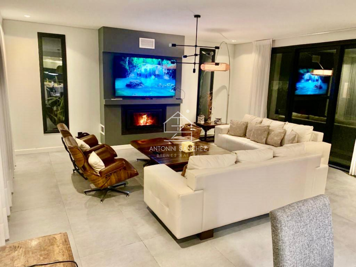 Casa ID.812 - Moderna casa en barrio privado La Arbolada, 5 dormitorios, piscina climatizada, barbacoa independiente