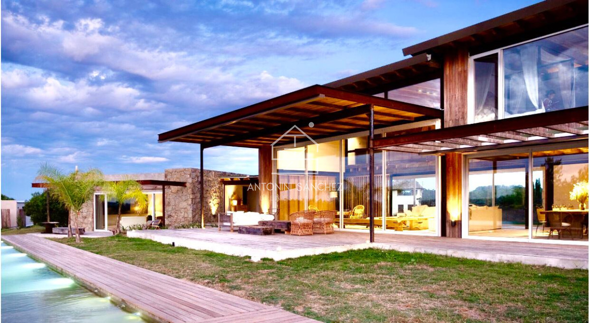 Casa ID.819 - Venta Casa 6 Dormitorios Pueblo Mio