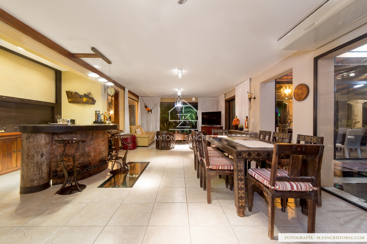 Casa ID.814 - Venta Casa 6 Domitorios Punta del Este Beverly Hills