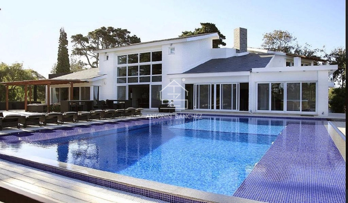 Casa ID.811 - Venta CASA 7 Suites Punta Del Este zona GOLF