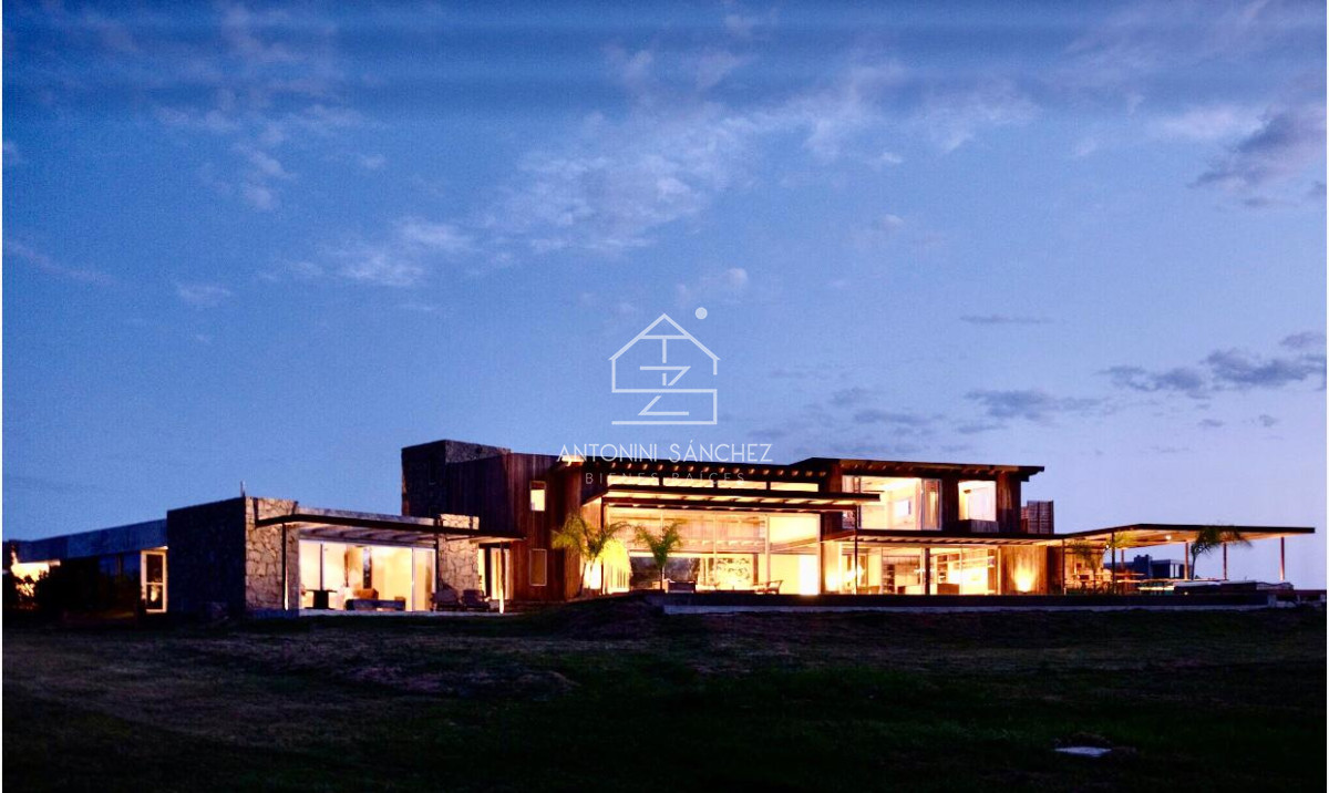 Casa ID.819 - Venta Casa 6 Dormitorios Pueblo Mio