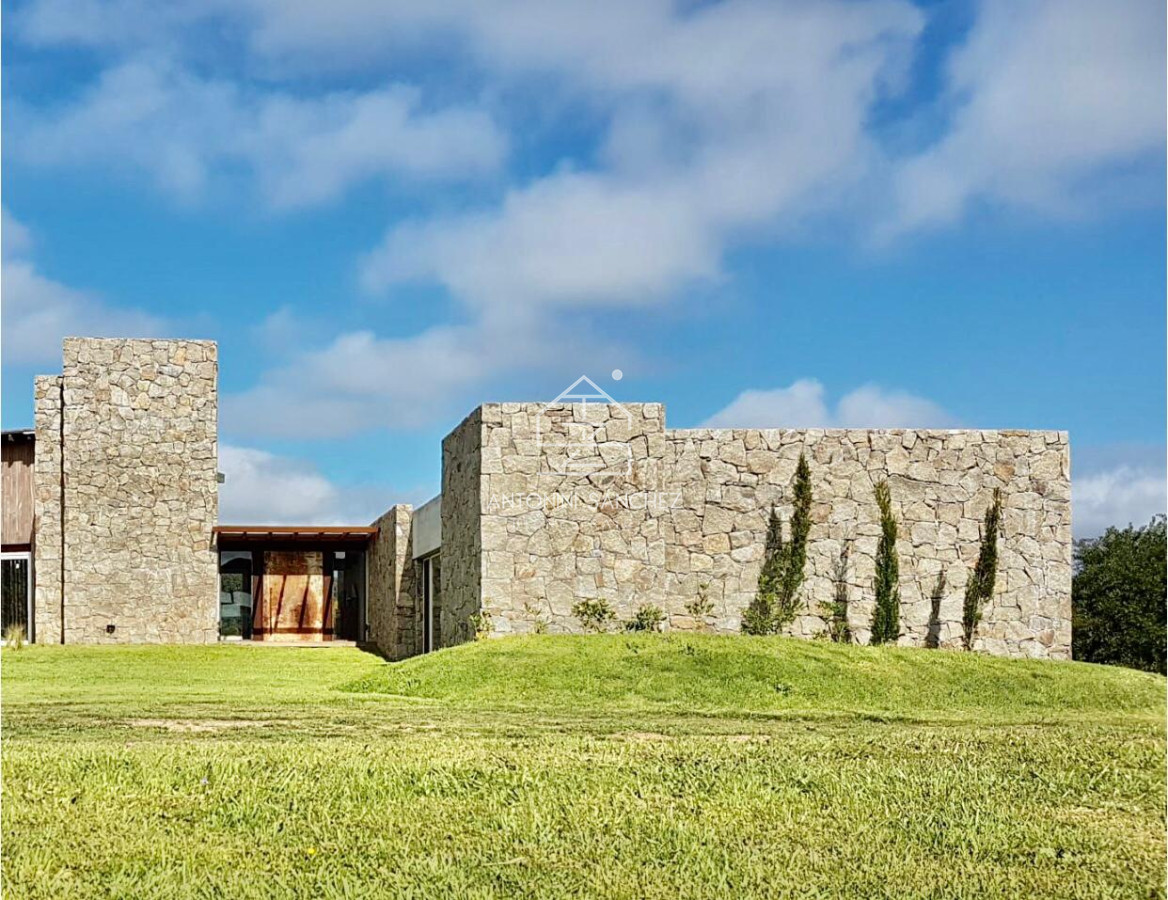 Casa ID.819 - Venta Casa 6 Dormitorios Pueblo Mio