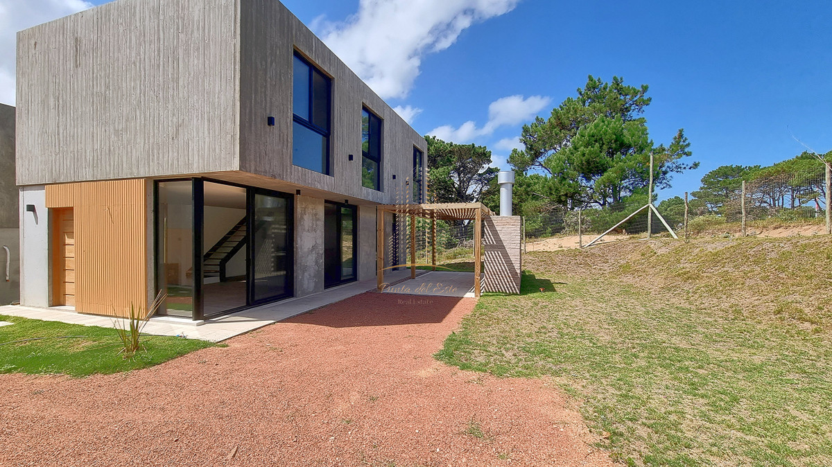 Casa ID.504 - Casa en venta de 3 dormitorios en Punta del Este