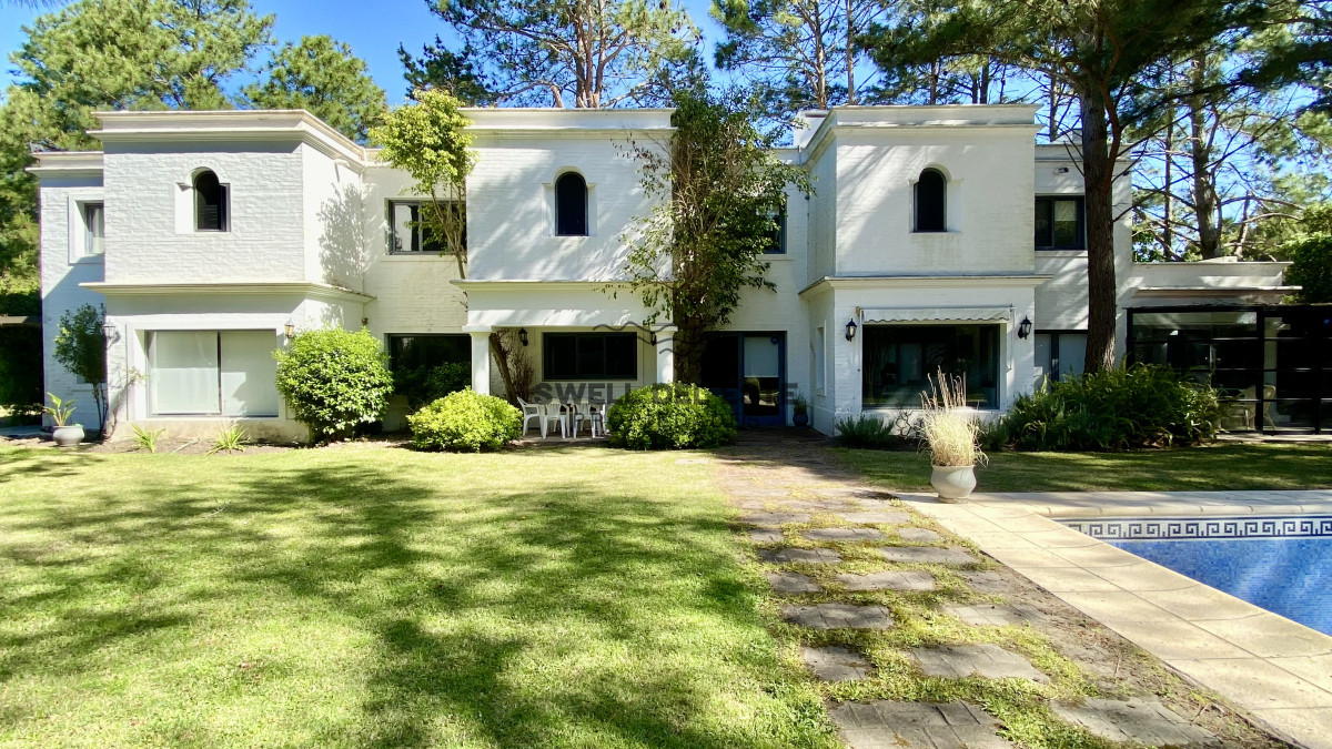 Casa ID.16 - Espectacular Casa 5 suites + Casa de Huéspedes y Piscina en Rincón del Indio - Punta del Este