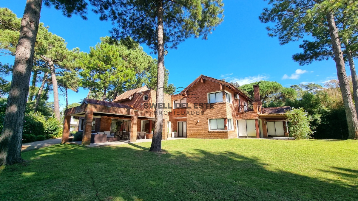 Casa ID.20 - Gran casa en Cantegril, 8 dormitorios, calefaccion, piscina climatizada, barbacoa y amplio parque