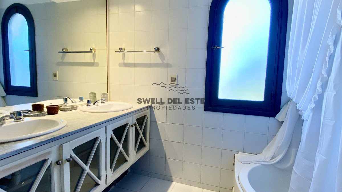 Casa ID.16 - Espectacular Casa 5 suites + Casa de Huéspedes y Piscina en Rincón del Indio - Punta del Este