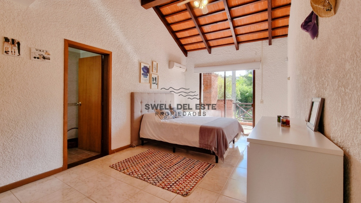Casa ID.20 - Gran casa en Cantegril, 8 dormitorios, calefaccion, piscina climatizada, barbacoa y amplio parque