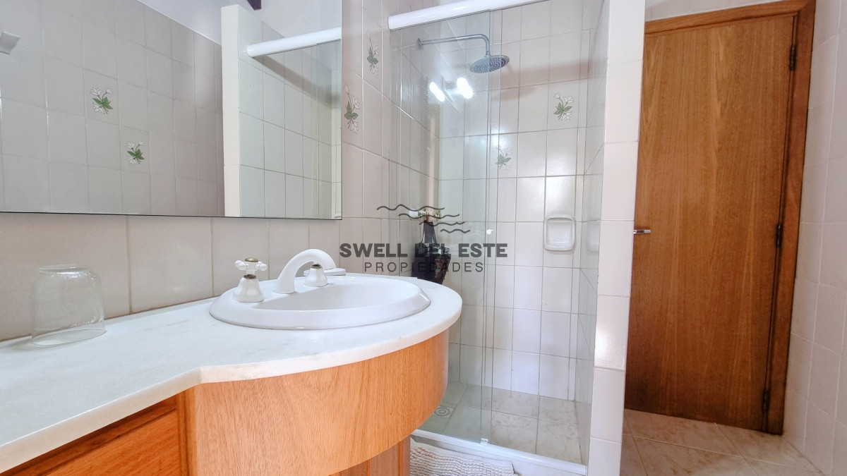 Casa ID.20 - Gran casa en Cantegril, 8 dormitorios, calefaccion, piscina climatizada, barbacoa y amplio parque