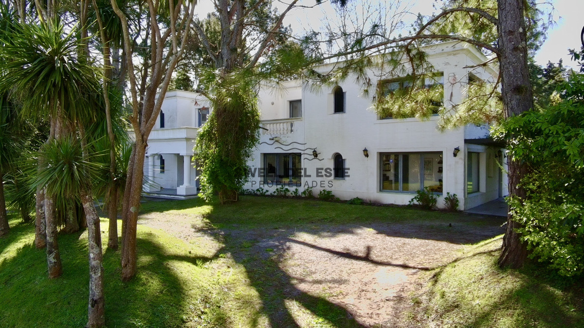 Casa ID.16 - Espectacular Casa 5 suites + Casa de Huéspedes y Piscina en Rincón del Indio - Punta del Este