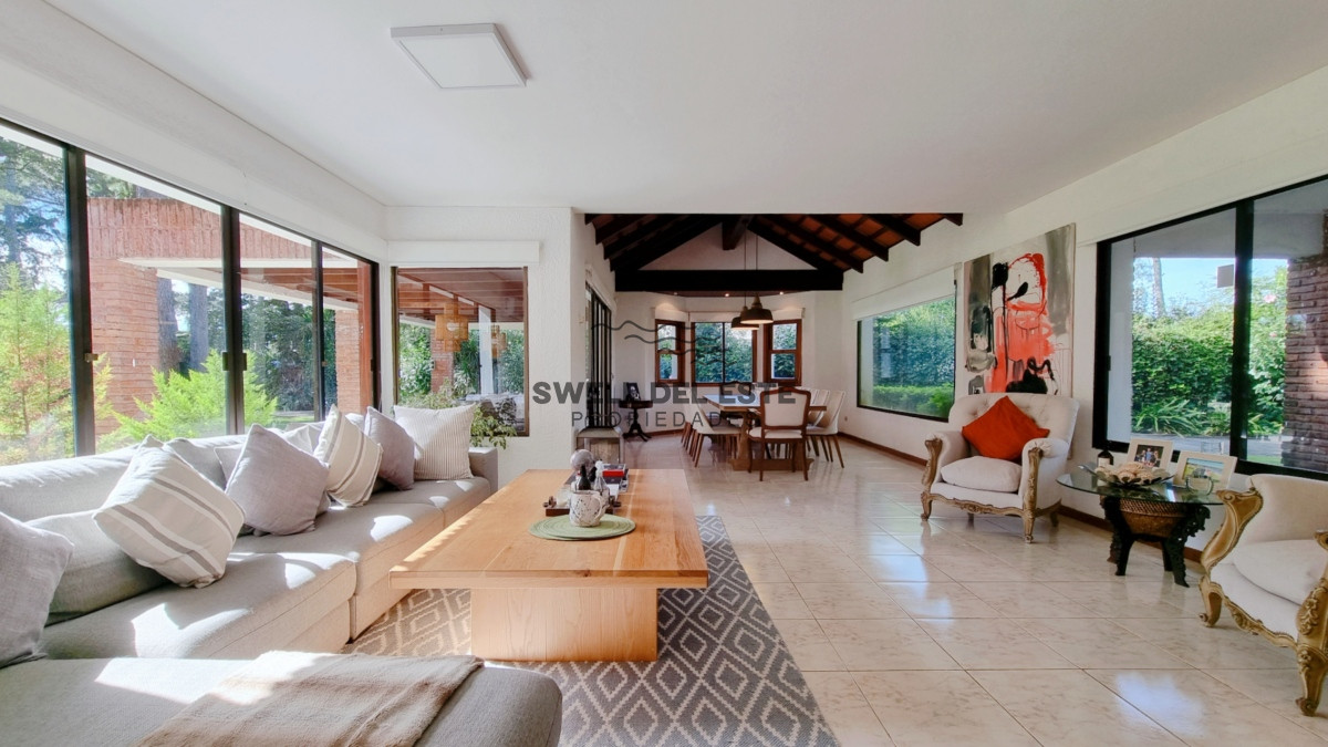 Casa ID.20 - Gran casa en Cantegril, 8 dormitorios, calefaccion, piscina climatizada, barbacoa y amplio parque