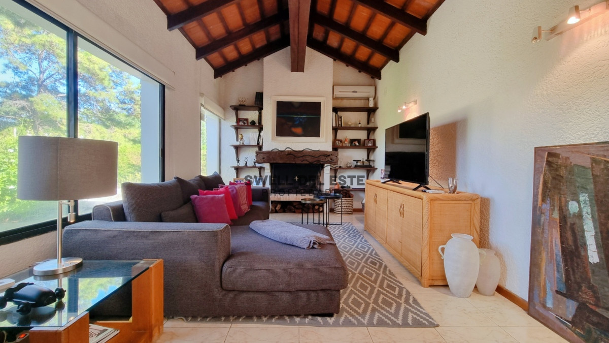 Casa ID.20 - Gran casa en Cantegril, 8 dormitorios, calefaccion, piscina climatizada, barbacoa y amplio parque