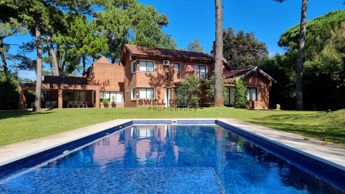 Casa ID.20 - Gran casa en Cantegril, 8 dormitorios, calefaccion, piscina climatizada, barbacoa y amplio parque