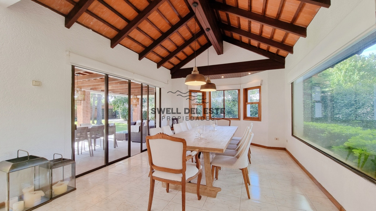 Casa ID.20 - Gran casa en Cantegril, 8 dormitorios, calefaccion, piscina climatizada, barbacoa y amplio parque