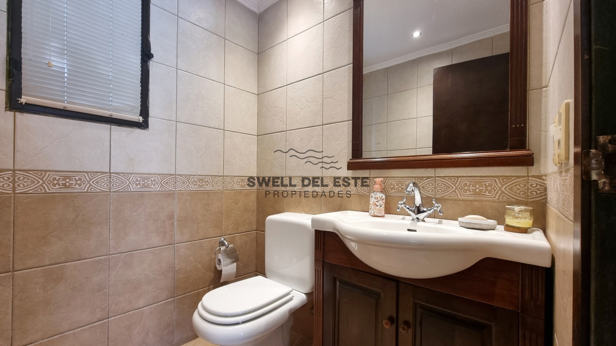 Casa ID.20 - Gran casa en Cantegril, 8 dormitorios, calefaccion, piscina climatizada, barbacoa y amplio parque