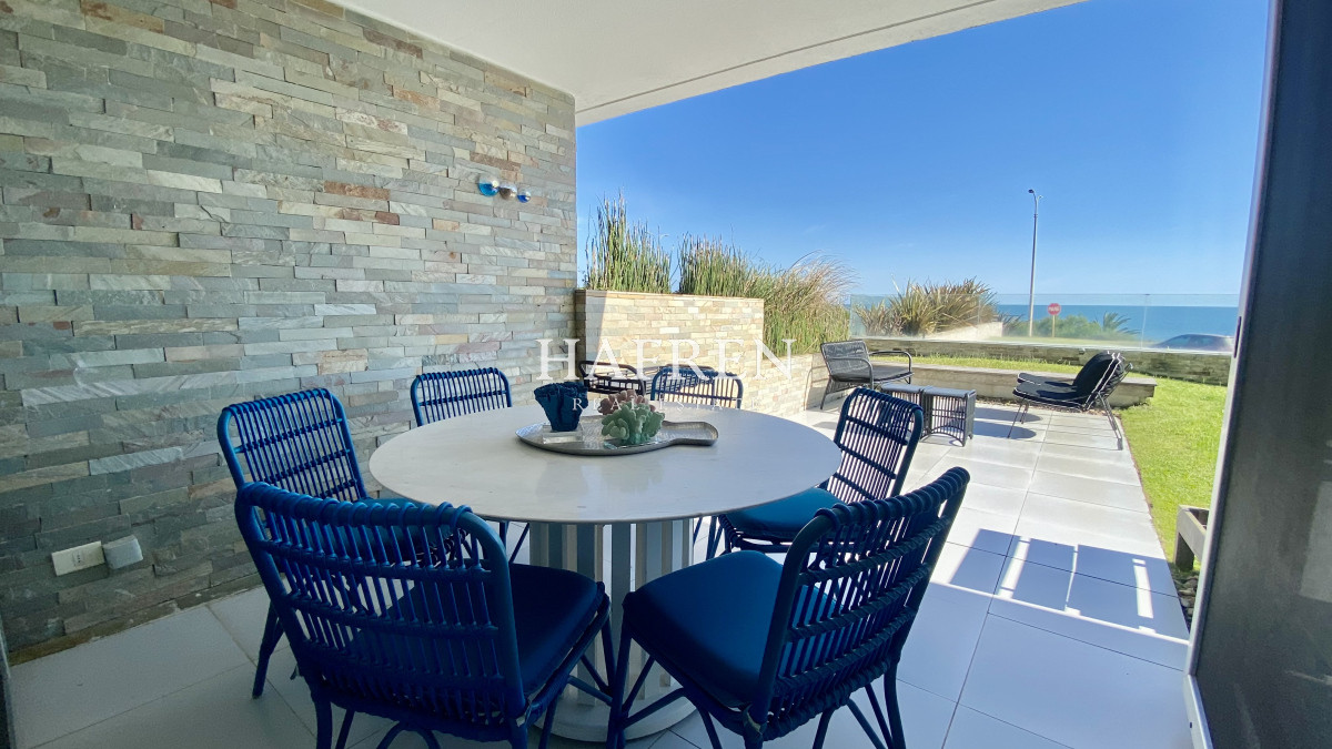 Apartamento ID.39 - Espectacular apartamento frente al mar en playa mansa 2 Dormitorios 3 Baños 2 Suites 