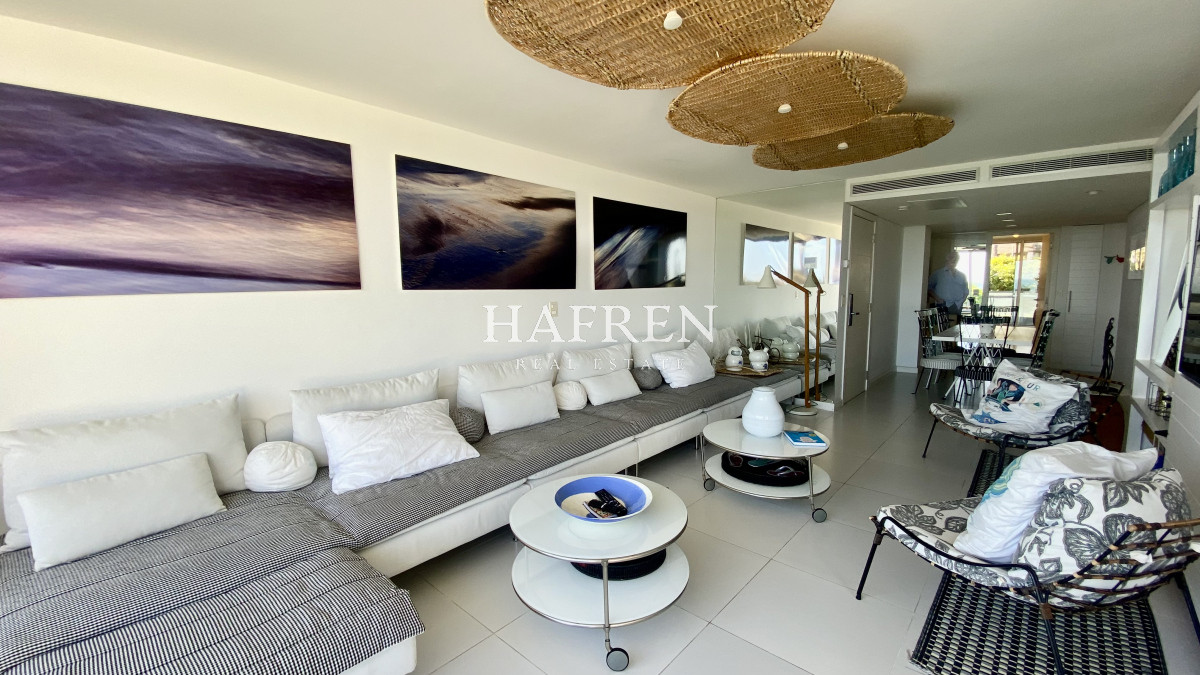 Apartamento ID.39 - Espectacular apartamento frente al mar en playa mansa 2 Dormitorios 3 Baños 2 Suites 