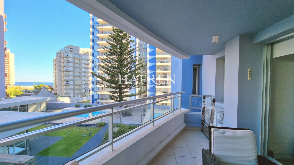 Apartamento ID.40 - Apartamento en Forest Tower II, piso bajo, 3 dormitorios, 2 baños, garage.