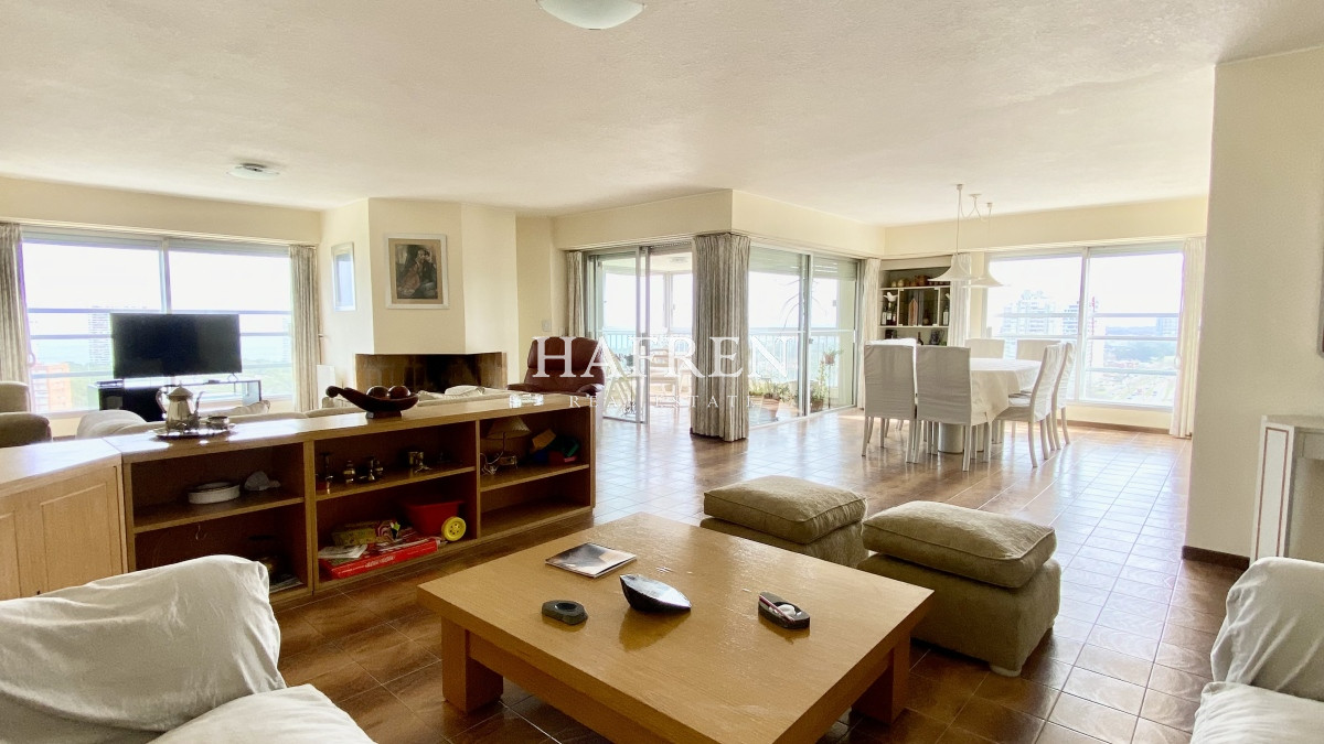 Apartamento ID.38 - Hermoso Penthouse 3 dormitorios + Servicio, Parada 17 de Roosevelt - Punta del Este