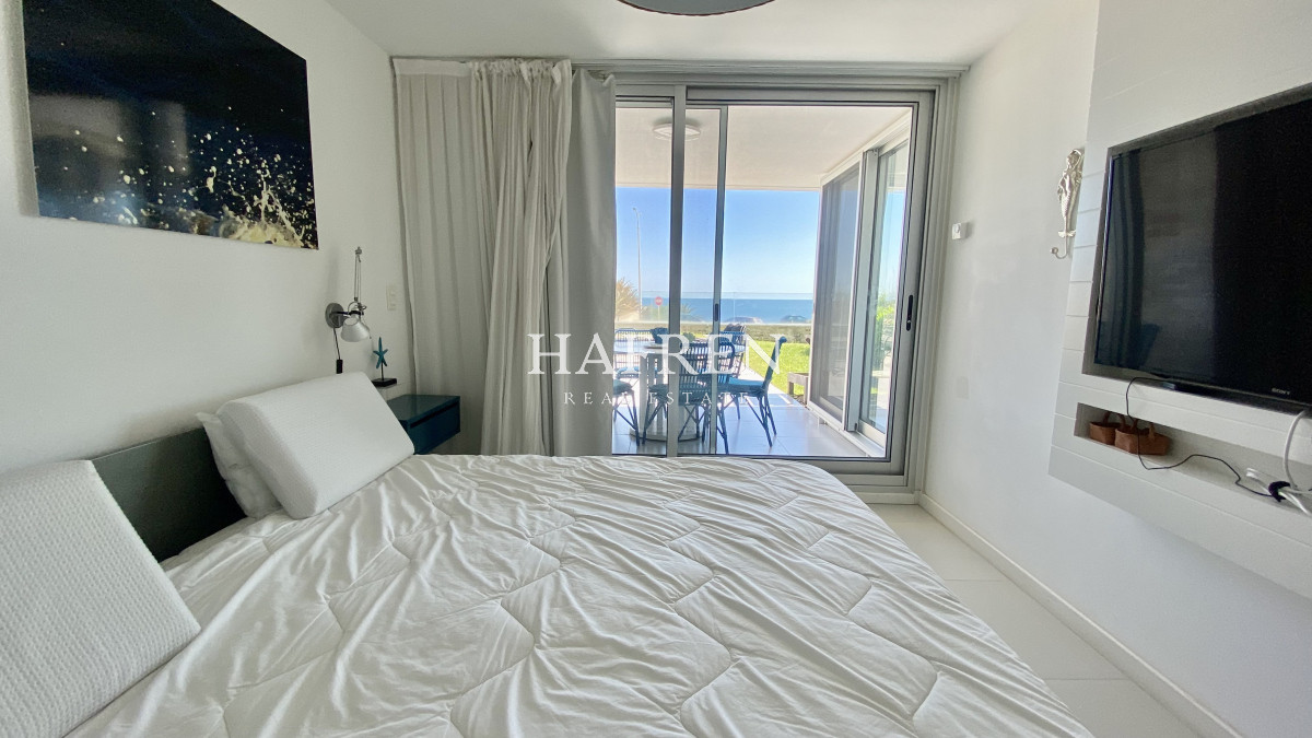 Apartamento ID.39 - Espectacular apartamento frente al mar en playa mansa 2 Dormitorios 3 Baños 2 Suites 