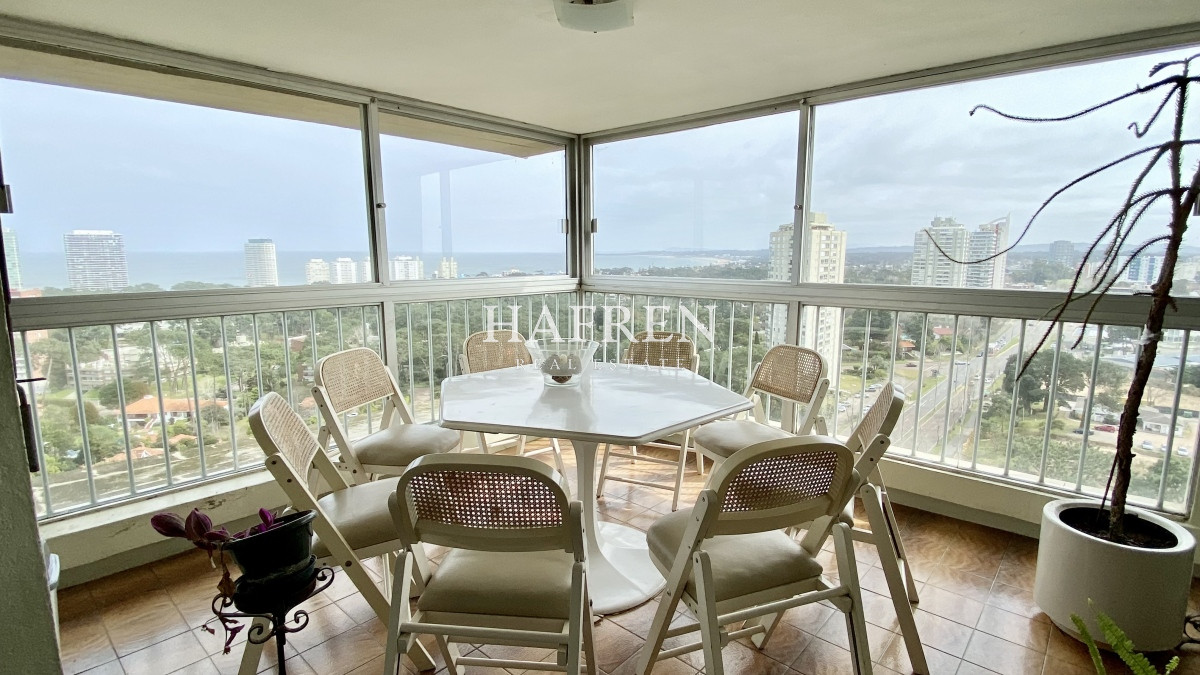 Apartamento ID.38 - Hermoso Penthouse 3 dormitorios + Servicio, Parada 17 de Roosevelt - Punta del Este