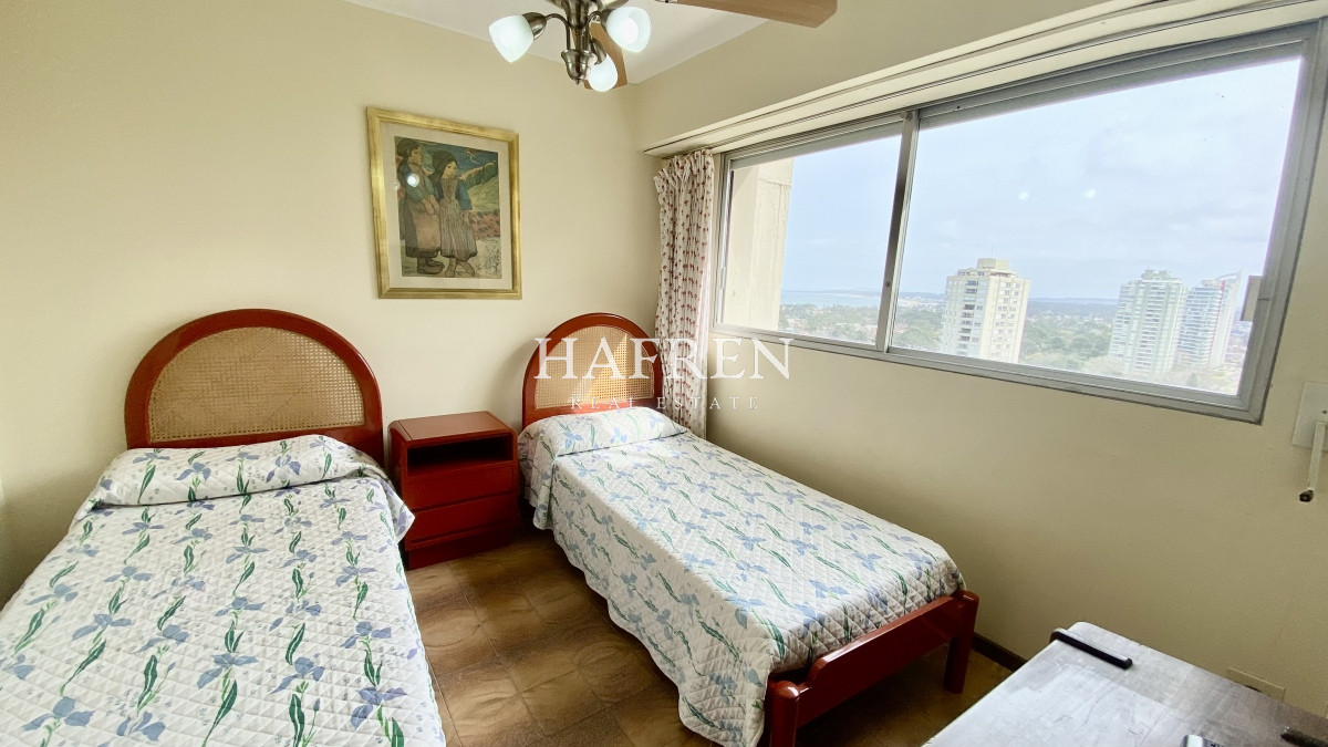 Apartamento ID.38 - Hermoso Penthouse 3 dormitorios + Servicio, Parada 17 de Roosevelt - Punta del Este