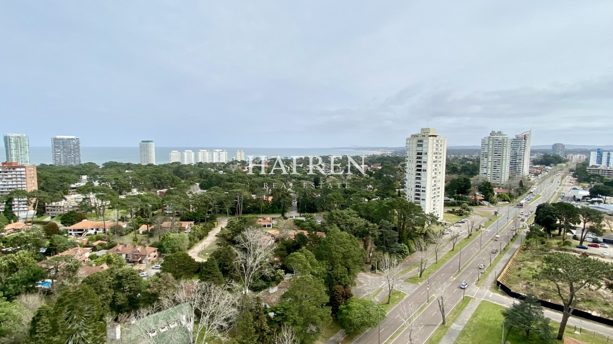 Apartamento ID.38 - Hermoso Penthouse 3 dormitorios + Servicio, Parada 17 de Roosevelt - Punta del Este