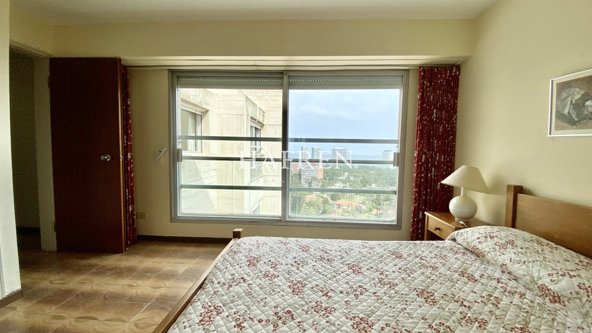 Apartamento ID.38 - Hermoso Penthouse 3 dormitorios + Servicio, Parada 17 de Roosevelt - Punta del Este