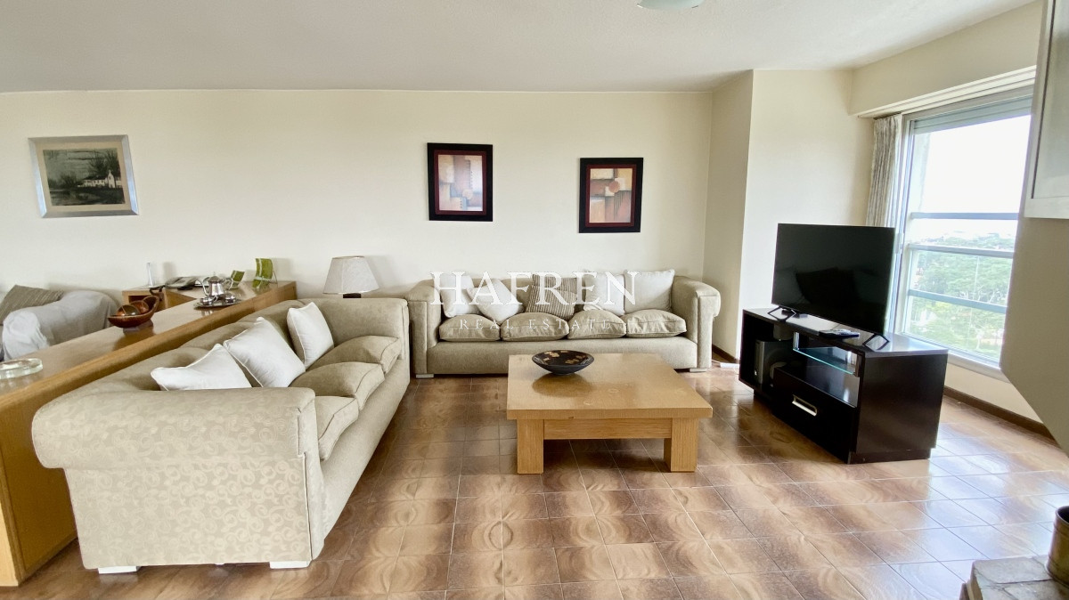 Apartamento ID.38 - Hermoso Penthouse 3 dormitorios + Servicio, Parada 17 de Roosevelt - Punta del Este